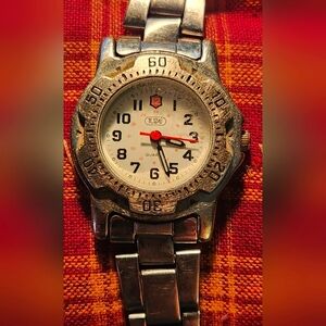 Stainless Steel Women's Silver Watch, Measures 7.5", Clip closure